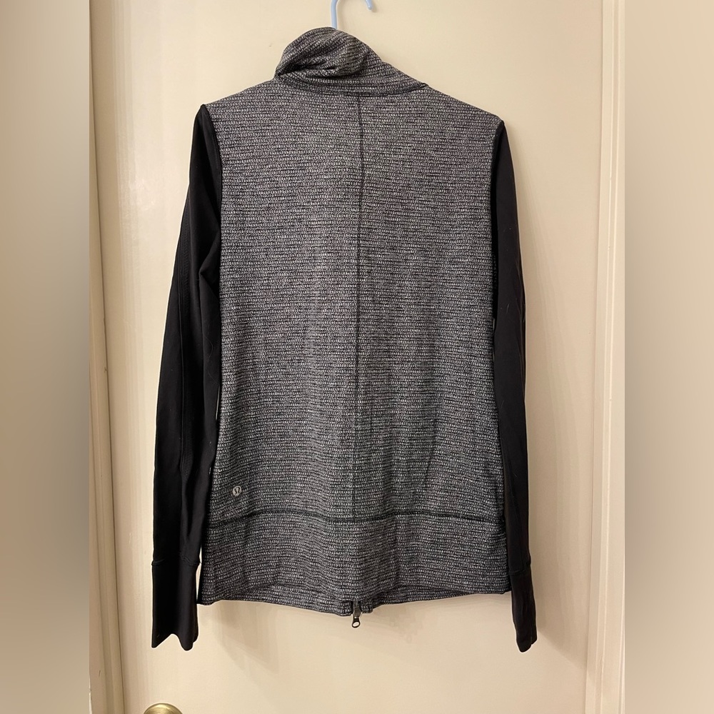 Lululemon Daily Practice Jacket - Gray Black size 8 / Medium - Picture 2 of 2